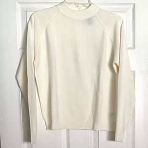 Women’s sweater. Size M
